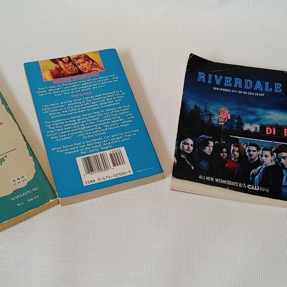 Young Adult Fiction Lot Archie Comic R.L Stine - Picture 2 of 6